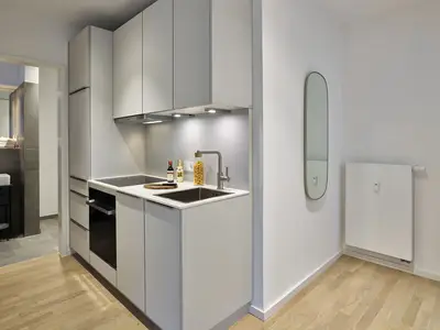 Küchenzeile mit Backofen