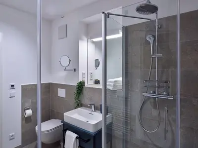 Badezimmer mit Dusche