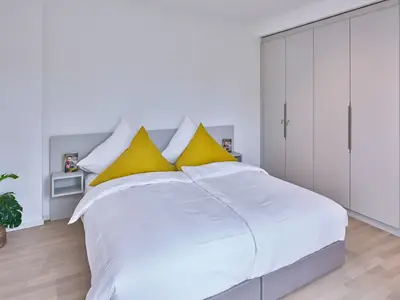 Schlafzimmer mit Doppelbett