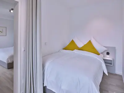 Schlafzimmer mit Doppelbett
