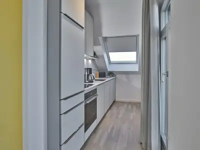 Küchenzeile mit Backofen