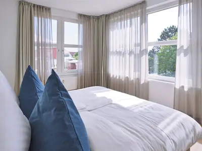 Schlafzimmer mit Doppelbett