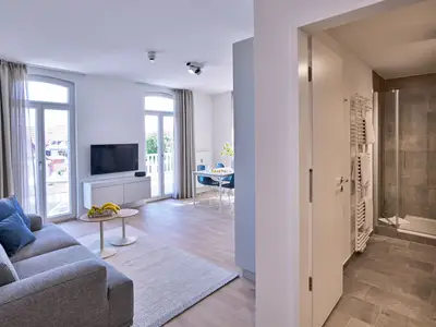Flur mit Blick zum Wohnzimmer
