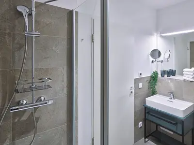 Badezimmer mit Dusche