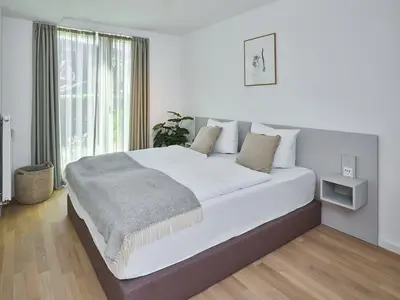 Schlafzimmer mit Doppelbett