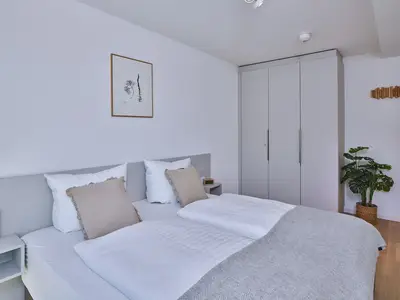 Schlafzimmer mit Doppelbett