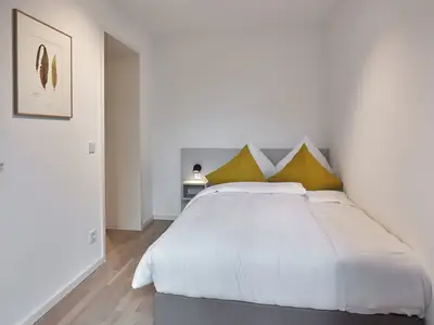 Schlafzimmer mit Doppelbett