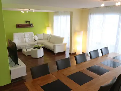 Wohn- und Esszimmer - Ferienwohnung zBerg