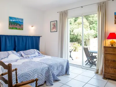 Chambre claire et spacieuse_66G109329