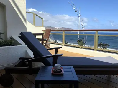 Terrasse. Sonnenbaden mit Meeresaussicht
