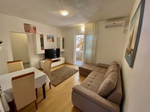 18699021-Ferienwohnung-4-Lastovo-300x225-1