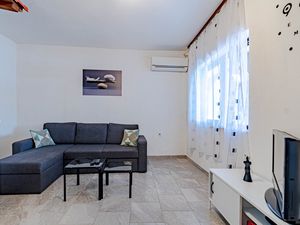 21865281-Ferienwohnung-2-Lastovo-300x225-1