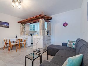 21865281-Ferienwohnung-2-Lastovo-300x225-2