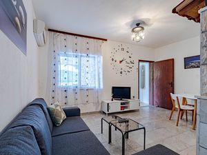 21865281-Ferienwohnung-2-Lastovo-300x225-3