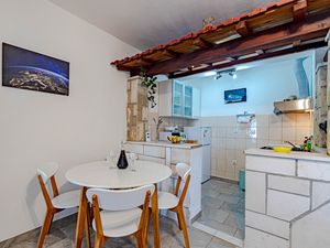 21865281-Ferienwohnung-2-Lastovo-300x225-5