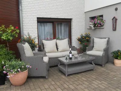 Sitzecke im Hof, Ferienwohnung