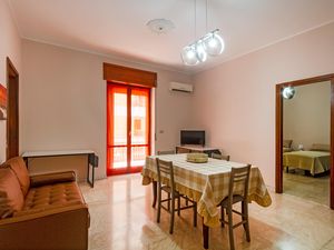 23765136-Ferienwohnung-6-Lecce-300x225-2