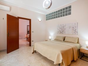 23765136-Ferienwohnung-6-Lecce-300x225-3