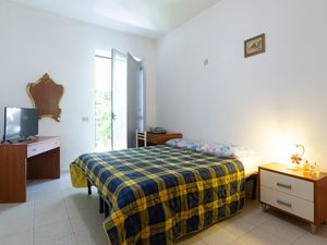 23757640-Ferienwohnung-5-Lecce-300x225-4