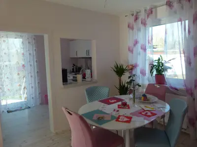 Essbereich mit Küche