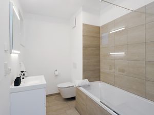 23742176-Ferienwohnung-6-Lembruch-300x225-5