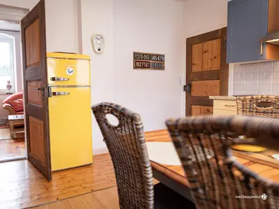 Küche mit Blick Richtung Wohnzimmer