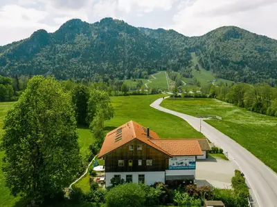 Alte Talstation mit Brauneck