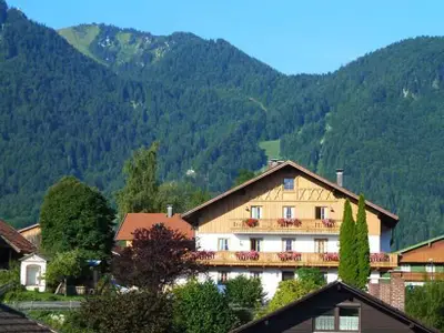 unser Haus im Sommer; Hintergrund Brauneck