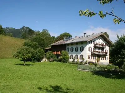 Hölzlhof eine grüne Oase mitten im Ort