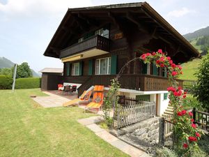 Terrasse mit Spiel- und Liegewiese