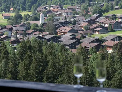 Ausblick auf Lenk vom Balkon
