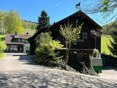 Außenseite Ferienhaus [Sommer]