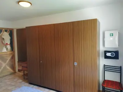 Schlafzimmer - Eingang, Schrank, Medizinschrank. Sicher
