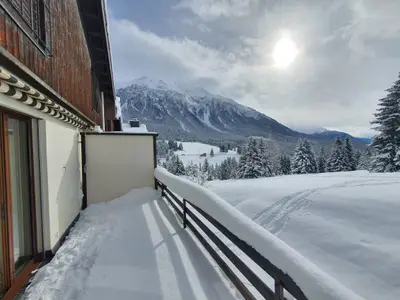 Terrasse mit Südausrichtung und Blick auf Lenzerhorn