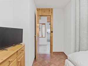 23867124-Ferienwohnung-4-Lenzerheide/Lai-300x225-5