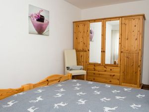 23492308-Ferienwohnung-4-Lenzerheide/Lai-300x225-0