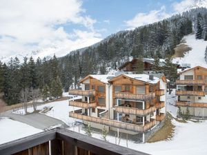 23492311-Ferienwohnung-4-Lenzerheide/Lai-300x225-1