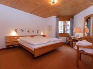 23857748-Ferienwohnung-4-Lenzerheide/Lai-300x225-1