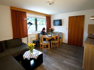 23938665-Ferienwohnung-3-Lermoos-300x225-4