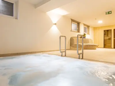 PoolOfHouse