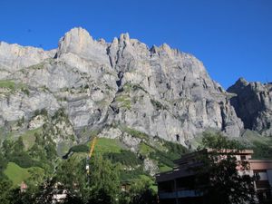 Westblick vom Balkon zum Daubenhorn und Gemmipass