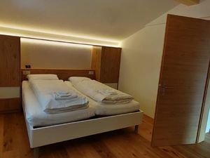 23466996-Ferienwohnung-3-Leukerbad-300x225-4