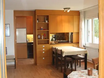Blick ins Wohn-/Esszimmer von der Balkontür 