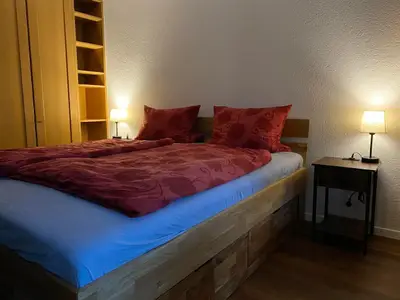 Schlafbereich mit Doppelbett 1,80 m - abtrennbar mit Vorhang