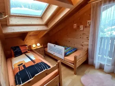 Kinderzimmer, Betten mit Bettrausfallschutz