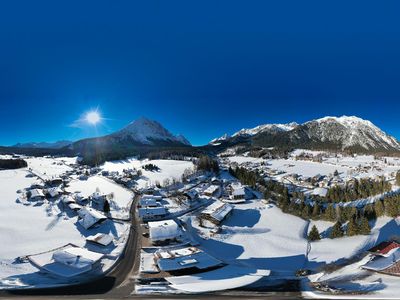 Außenansicht des Gebäudes. Panorama Winter