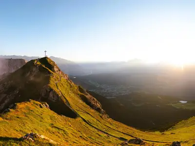 Wanderer auf der Seefelder Spitze im Sonnenunterga