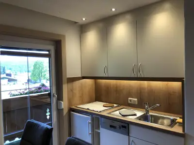 Vierplattenherd, Geschirrspüler, Kühlschrank