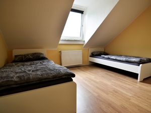 23472939-Ferienwohnung-5-Leverkusen-300x225-1