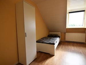 23472939-Ferienwohnung-5-Leverkusen-300x225-3